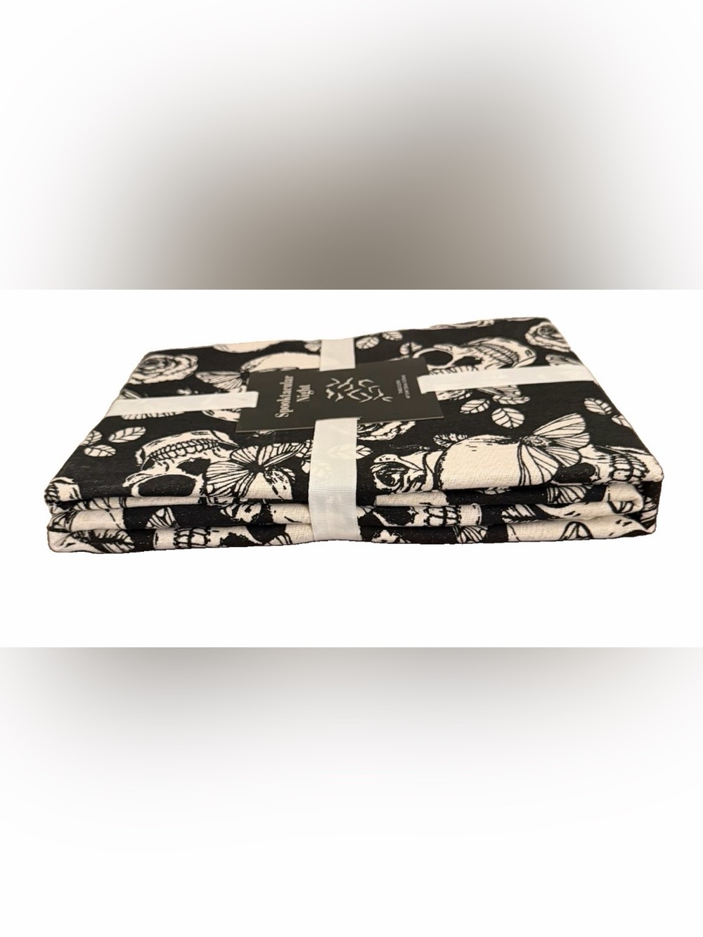 Spooktacular Night Black & White Skull Tablecloth Size 60”x84” NWT - Picture 3 of 6